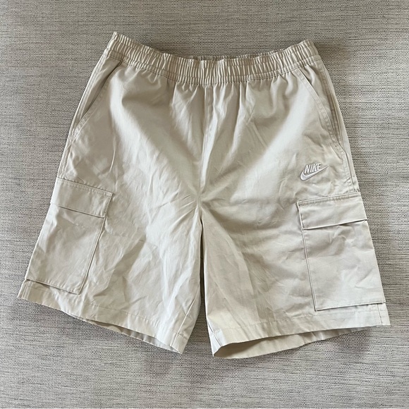 Nike Club Woven Cargo Shorts Men’s Size Medium Beige Tan Khaki Athletic Pockets - Picture 3 of 8